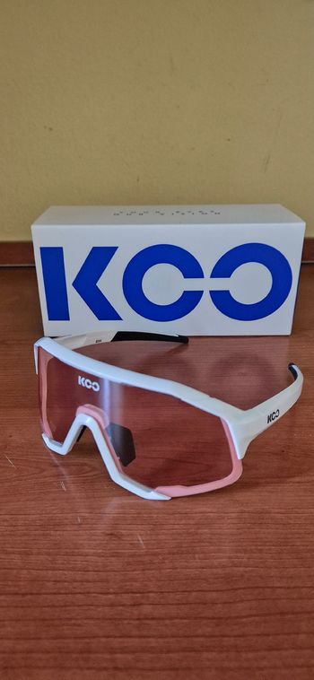 Used Koo Demos White Photochromic Pink bike — image 3 of 3