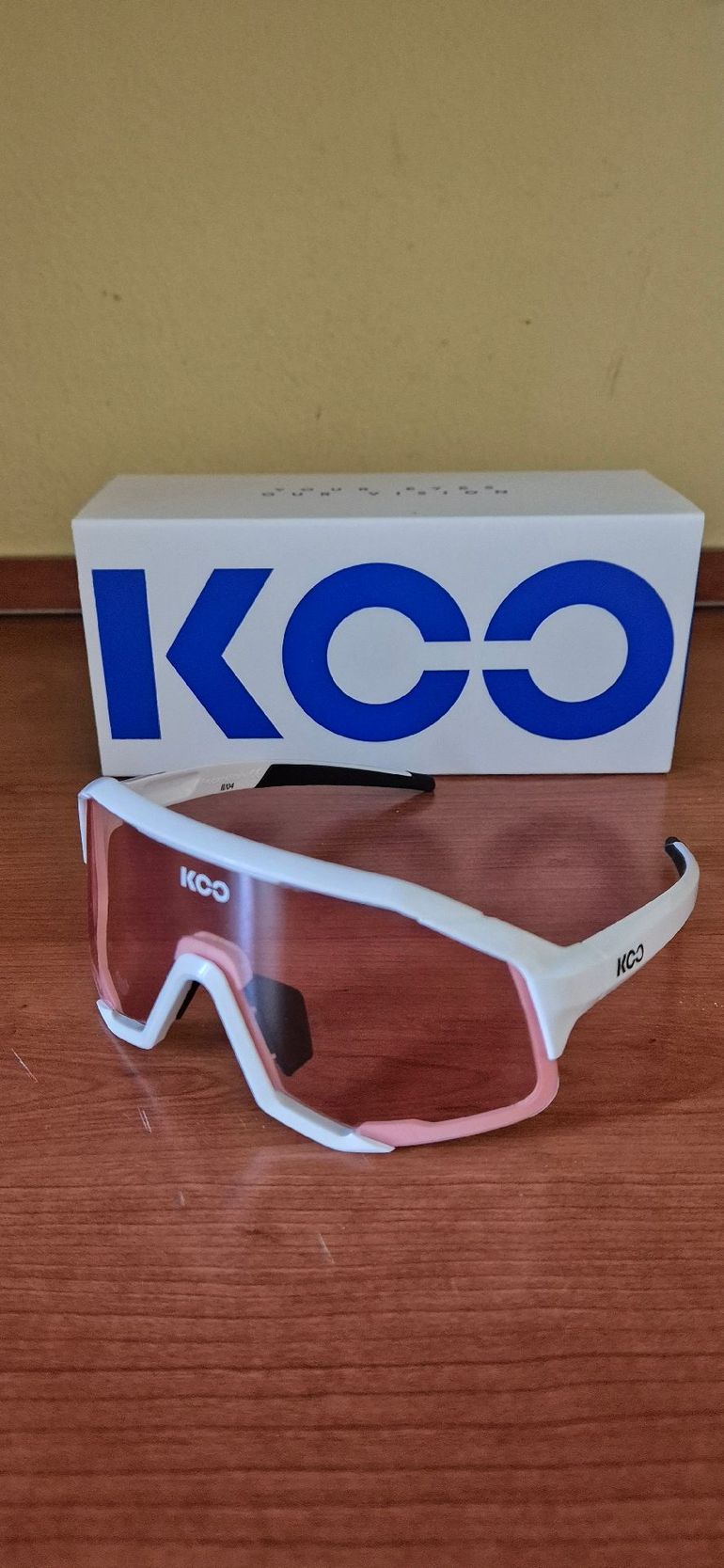 Used Koo Demos White Photochromic Pink bike — image 3 of 3