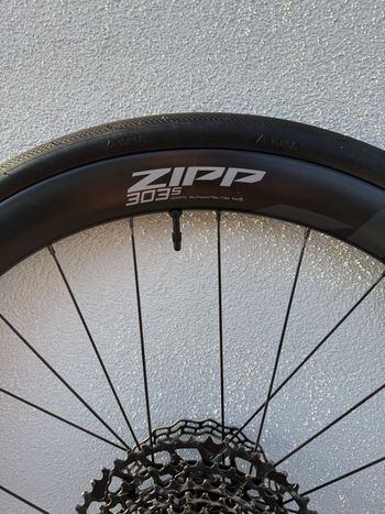 Used Zipp 303S Carbon Tubeless Wheel 2025 bike — image 4 of 5