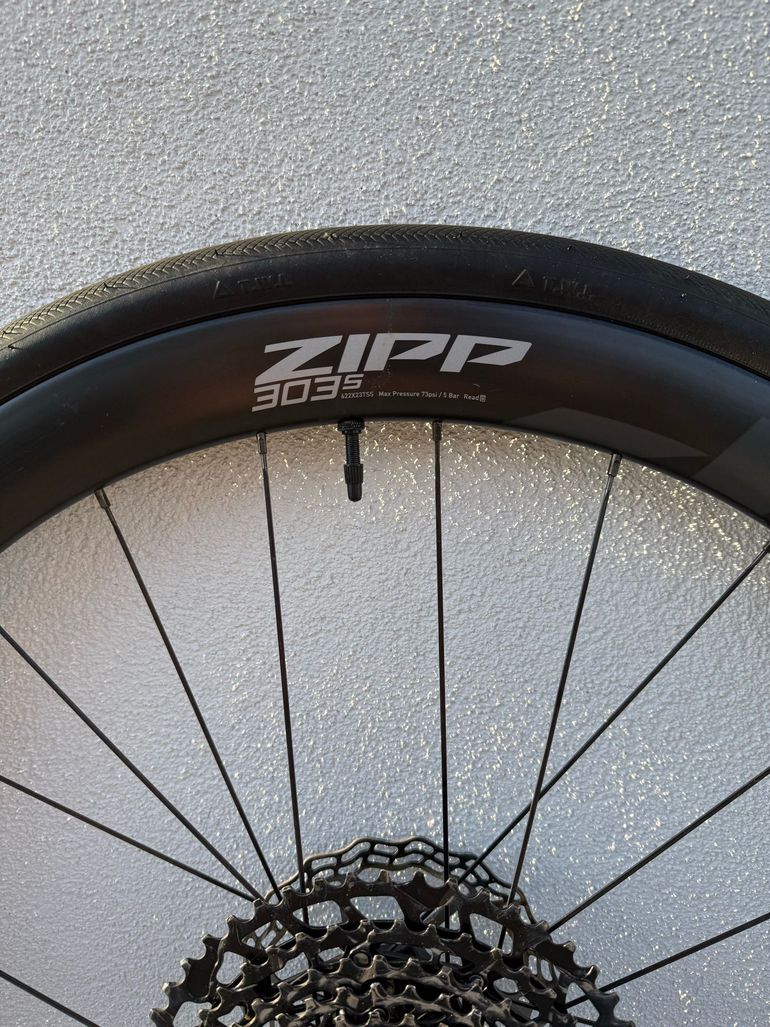 Used Zipp 303S Carbon Tubeless Wheel 2025 bike — image 4 of 5
