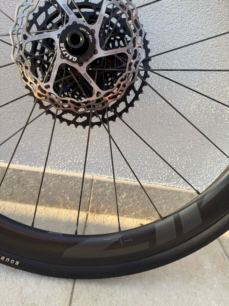 Used Zipp 303S Carbon Tubeless Wheel 2025 bike — image 5 of 5