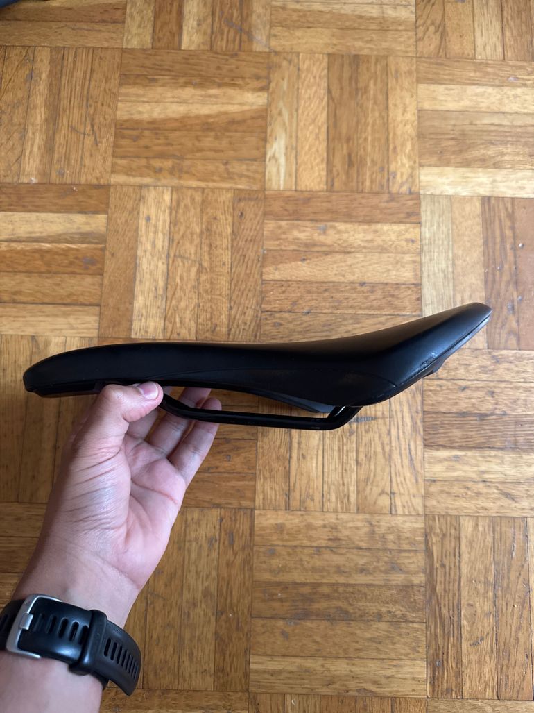 Used Fizik Aliante R5 2025 bike — image 2 of 5