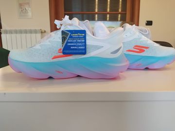 Used Skechers Aero Burst Running Shoes