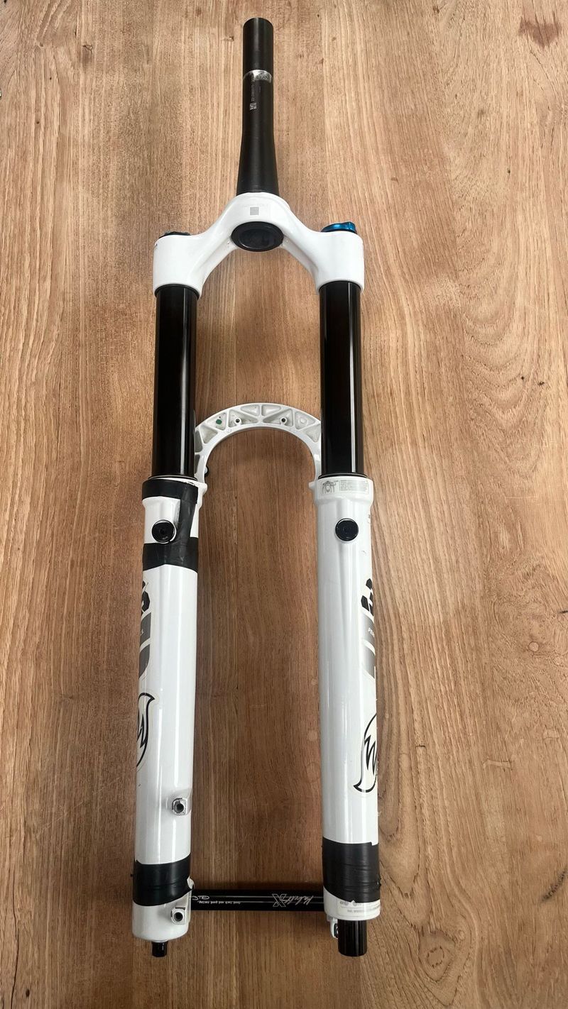 Used Fox 36 Performance 160mm 2025 bike — image 4 of 5