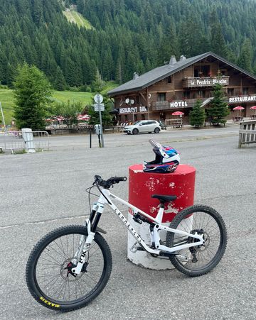 Used Fox 36 Performance 160mm 2025 bike — image 1 of 5