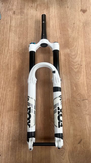 Used Fox 36 Performance 160mm 2025 bike — image 2 of 5