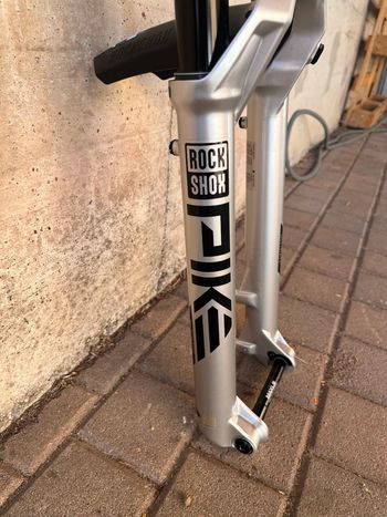 Used Rock Shox Pike Ultimate bike — image 6 of 25