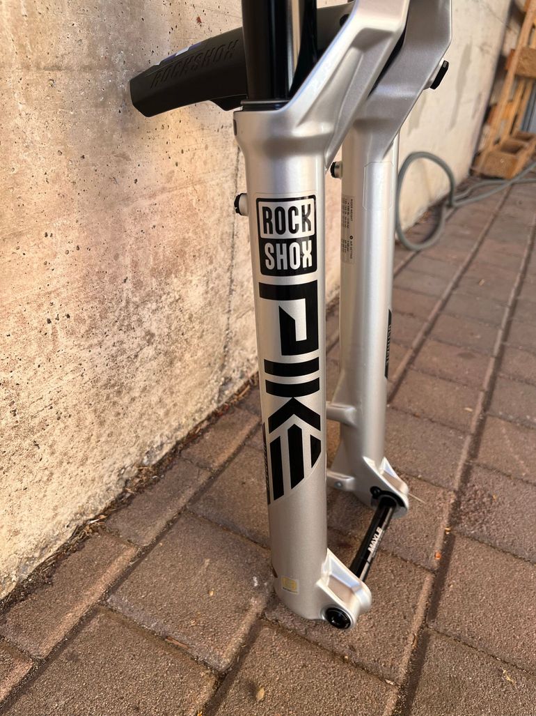 Used Rock Shox Pike Ultimate bike — image 6 of 25