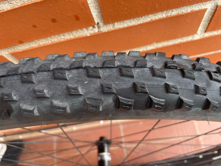 Used Bontrager Mustang Pro 29" TLR Wheel bike — image 5 of 5