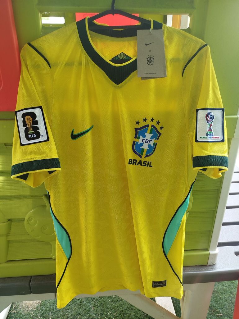 Used Nike maillot du Brésil 2026 bike — image 1 of 7