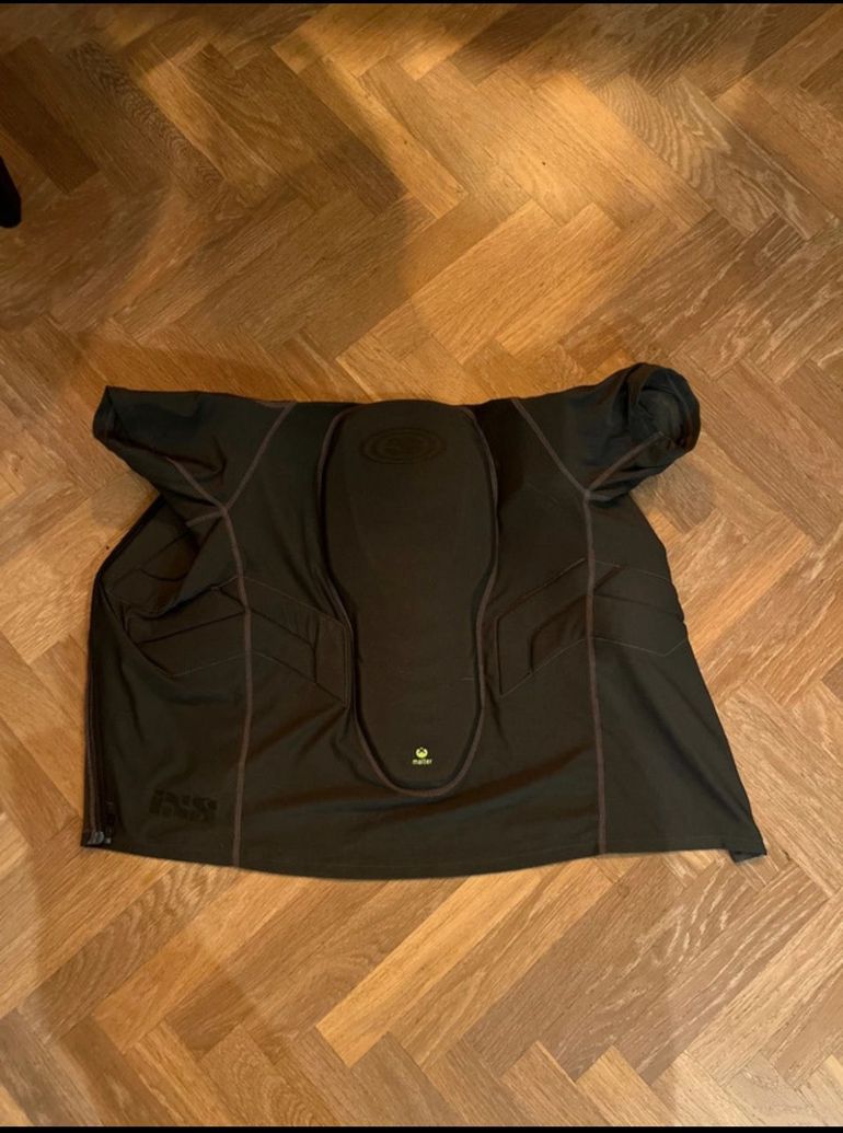 Used Ixs Bodyprotector kinderen 152 2026 bike — image 2 of 2