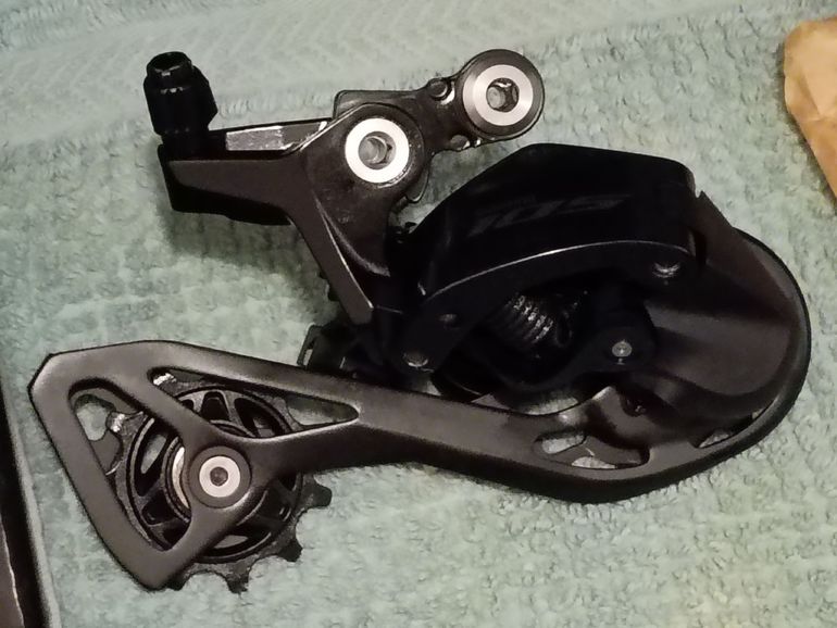 Used Shimano 105 12 speed group set bike — image 5 of 10