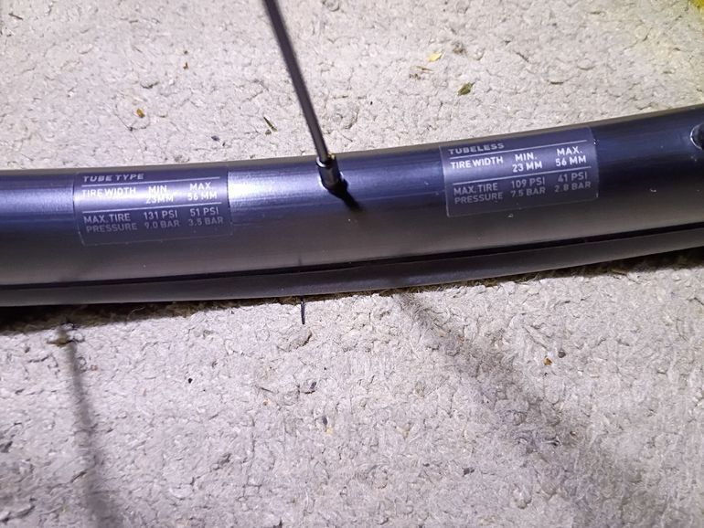 Used Dt Swiss R460db 700C bike — image 11 of 12