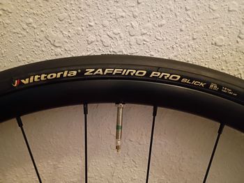 Used Dt Swiss R460db 700C bike — image 3 of 12