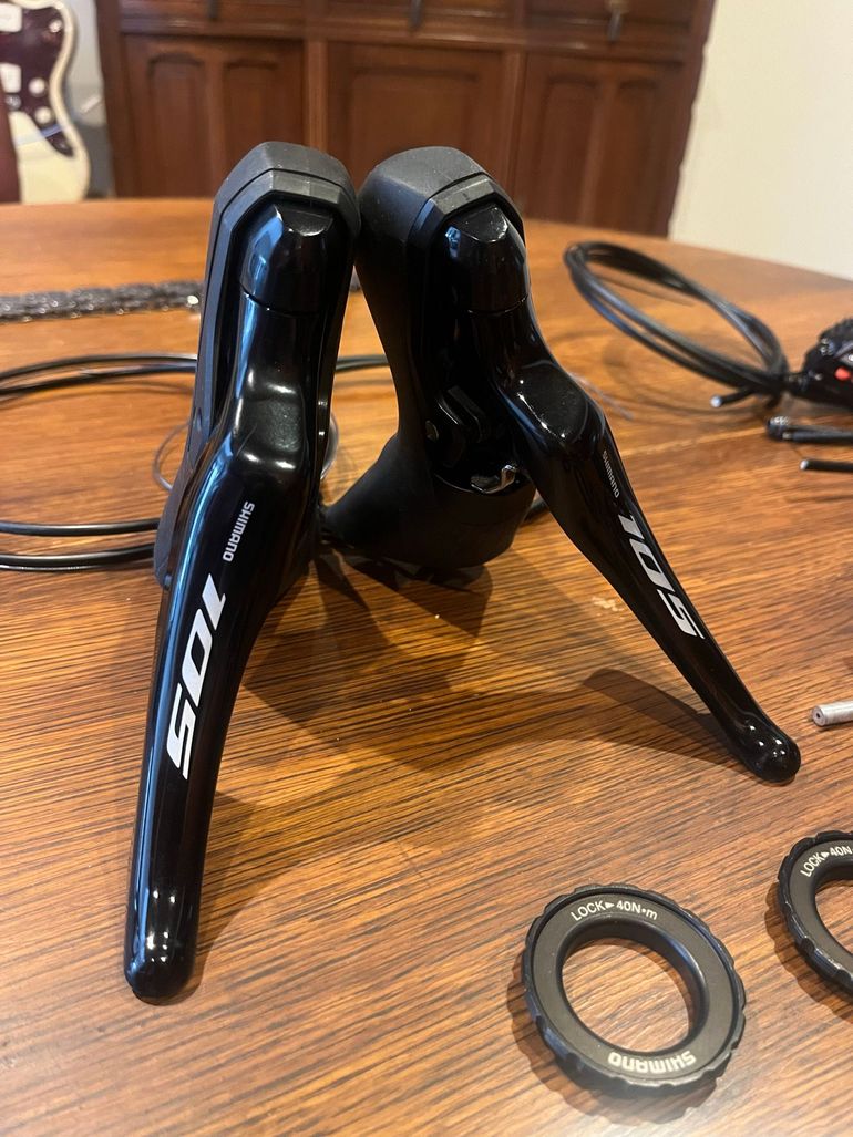 Used Shimano 105 Disc R7120 12 Speed 2025 bike — image 3 of 9