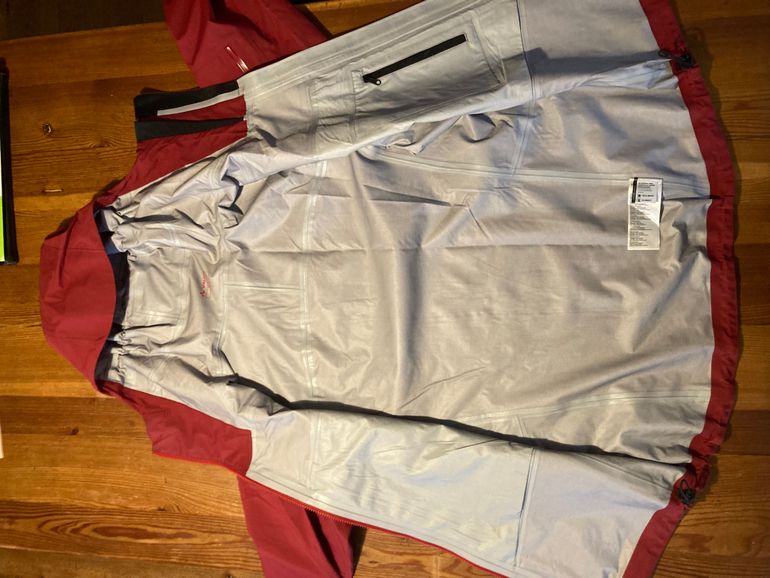 Used VAUDE Monviso 3L Hardshell Jacket L 2026 bike — image 3 of 11
