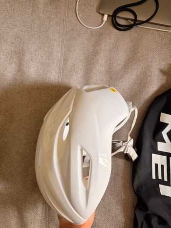 Used MET Manta Mips helmets - Absolute White bike — image 3 of 6