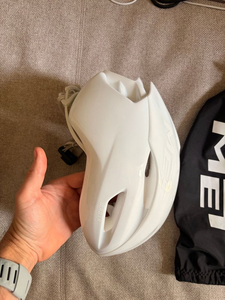 Used MET Manta Mips helmets - Absolute White bike — image 2 of 6