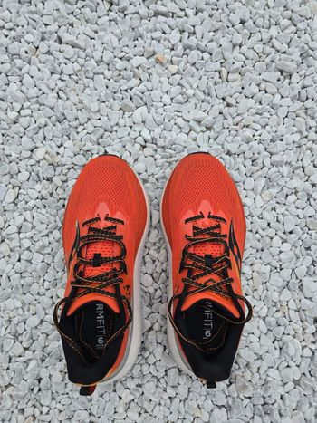 Used Saucony Hurricane 24 2025 bike — image 4 of 8