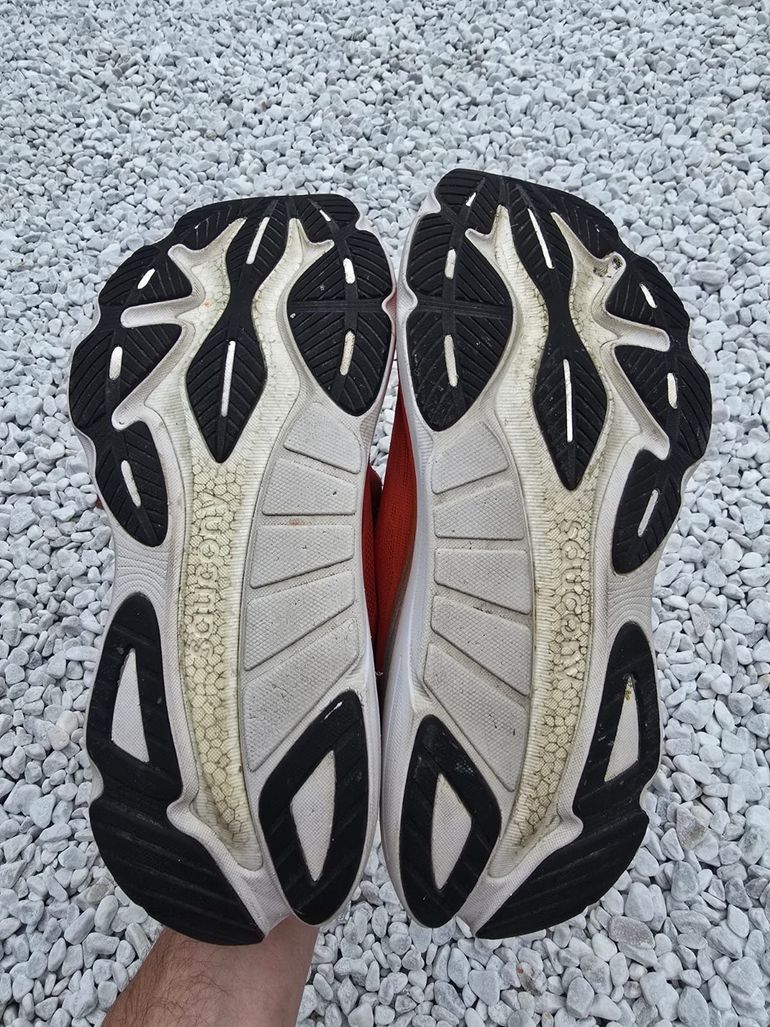 Used Saucony Hurricane 24 2025 bike — image 5 of 8
