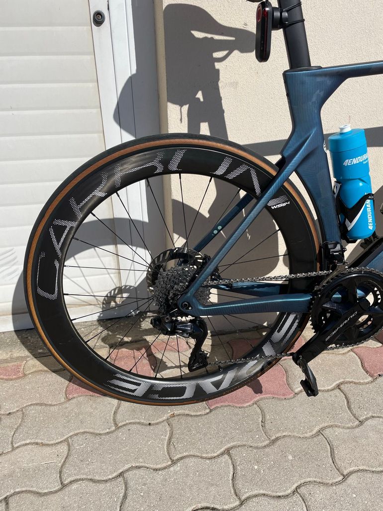 Used space carbon WS ROAD HOOKED + ERASE SP 2025 bike — image 1 of 6