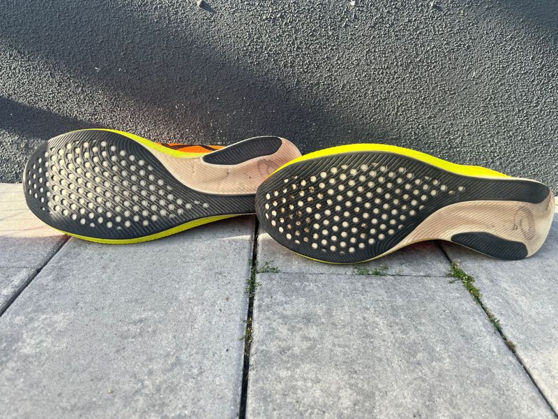 Tweedehands Asics MetaSpeed Ray 2025 bike — afbeelding 2 van 3