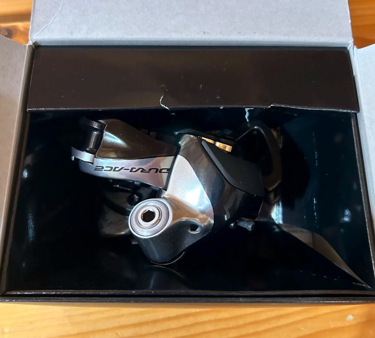 Used Shimano Dura-Ace Di2 RD-9070-SS 11-speed 2024 bike — image 4 of 6