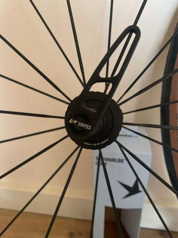 Used Dt Swiss PR 1400 DICUT OXiC bike — image 8 of 8