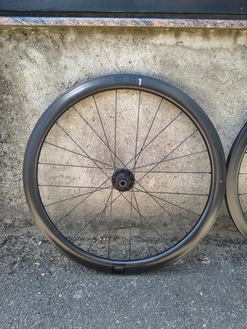 Used Giant SLR 1 42 Carbon Disc Tubeless Wheelset Shimano 2022 bike — image 5 of 9