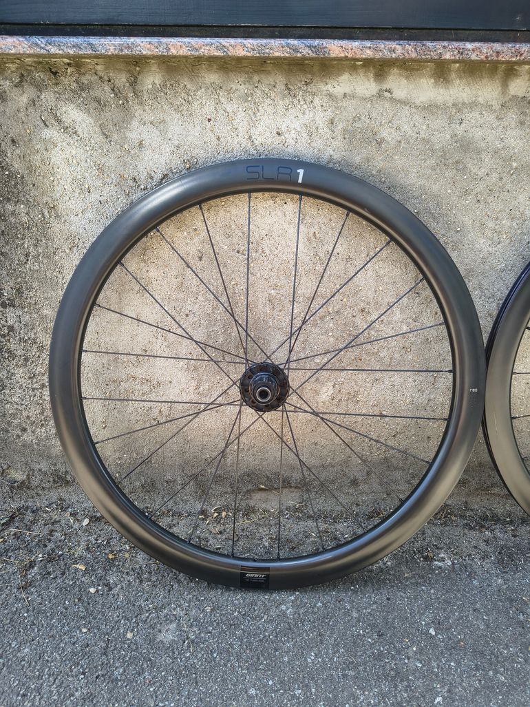 Used Giant SLR 1 42 Carbon Disc Tubeless Wheelset Shimano 2022 bike — image 5 of 9