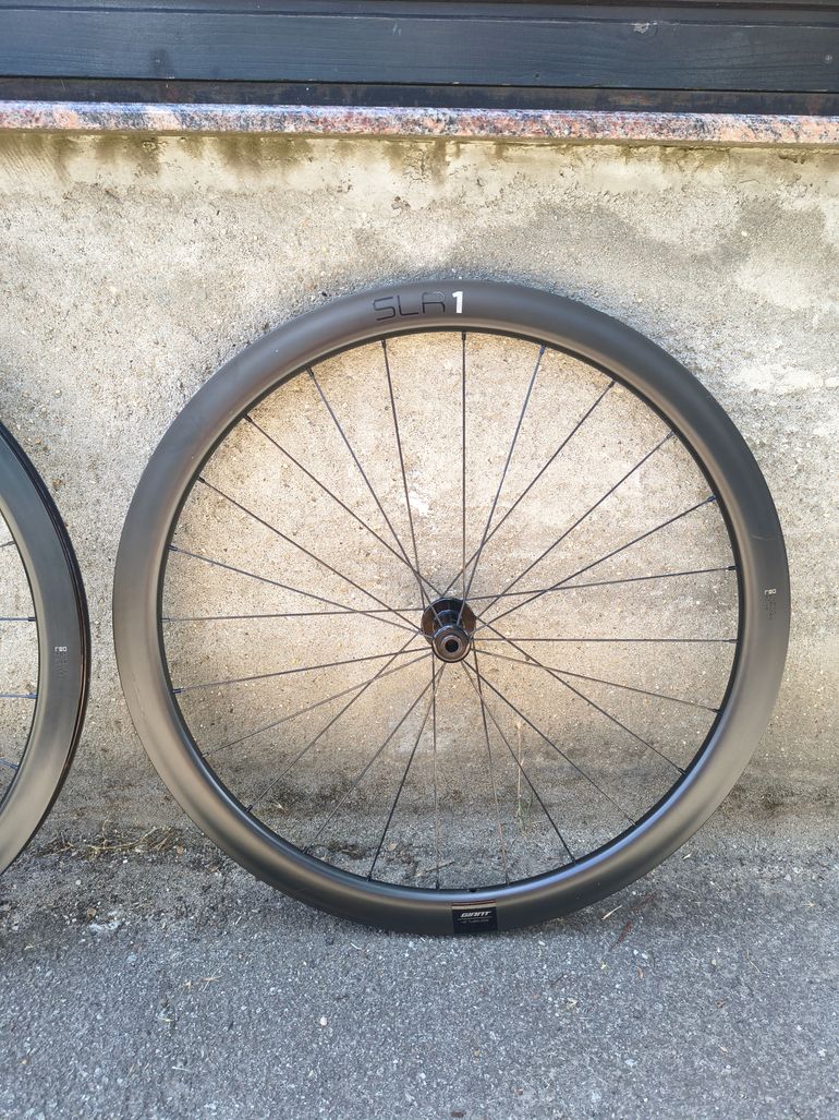 Used Giant SLR 1 42 Carbon Disc Tubeless Wheelset Shimano 2022 bike — image 4 of 9