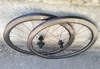Used Giant SLR 1 42 Carbon Disc Tubeless Wheelset Shimano 2022 bike — image 2 of 9