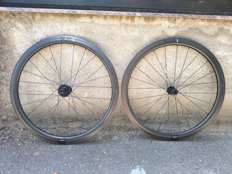 Used Giant SLR 1 42 Carbon Disc Tubeless Wheelset Shimano 2022 bike — image 3 of 9