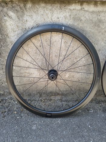 Used Giant SLR 1 42 Carbon Disc Tubeless Wheelset Shimano 2022 bike — image 8 of 9