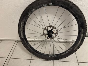 Gebrauchtes Dt Swiss H 1900 Spline 29" / 30mm Vorderrad 6-Loch 15x110mm Boost schwarz Wheels