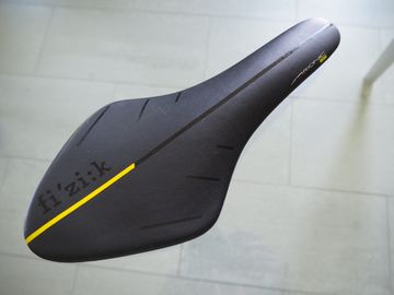 Fizik Arione 00 Carbon Saddle Saddles & Seatposts d'occasion