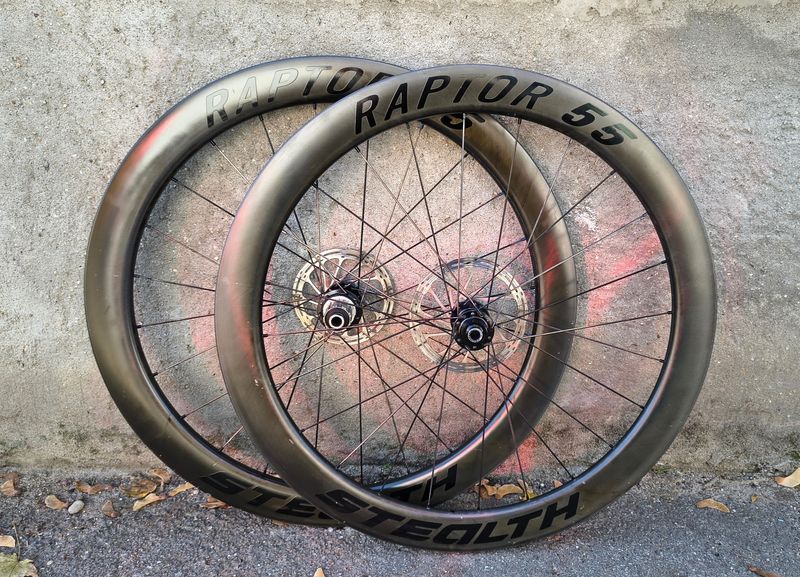 Stealth Raptor 55 Carbon Disc WheelsetTubeless Ready Shimano Wheels d'occasion