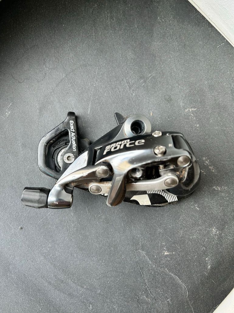 Used Sram Force 22 WiFLi Rear Derailleur Medium Cage 2018 bike — image 2 of 6