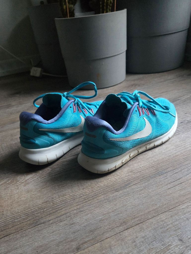 Used Nike Free Run Running Shoes 36.5 bike — image 2 of 4