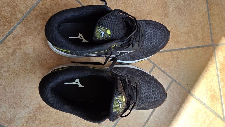 Used Mizuno wave ultima 14 bike — image 2 of 8