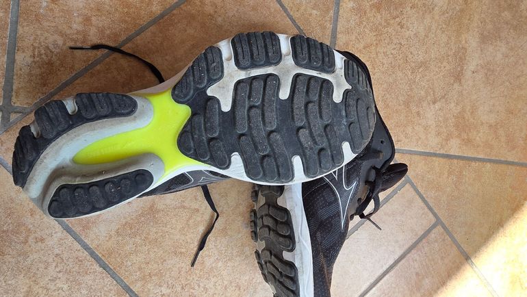 Used Mizuno wave ultima 14 bike — image 6 of 8