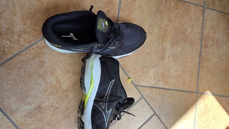 Used Mizuno wave ultima 14 bike — image 4 of 8