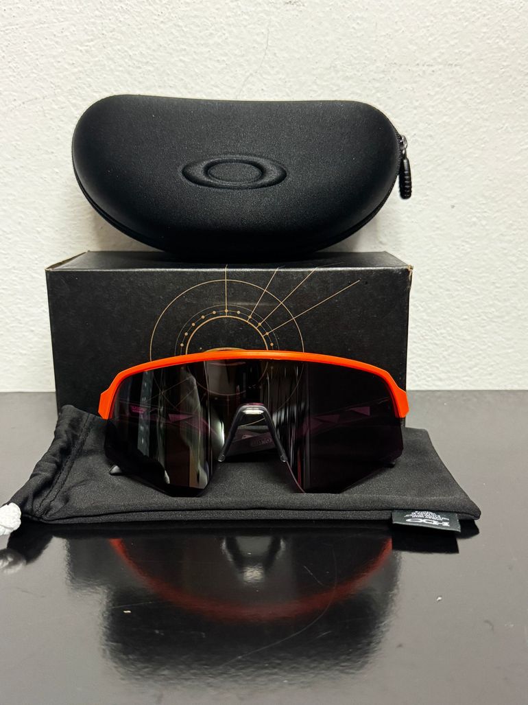 Used Oakley Sutro Lite Sweep 2026 bike — image 1 of 4