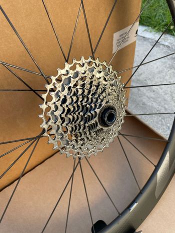 Used Zipp 404 Firecrest Tubeless Disc-brake 2025 bike — image 7 of 9