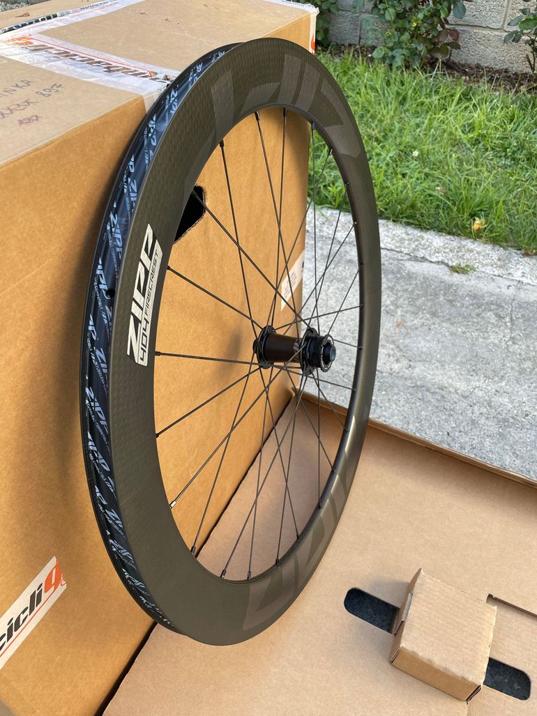 Used Zipp 404 Firecrest Tubeless Disc-brake 2025 bike — image 2 of 9