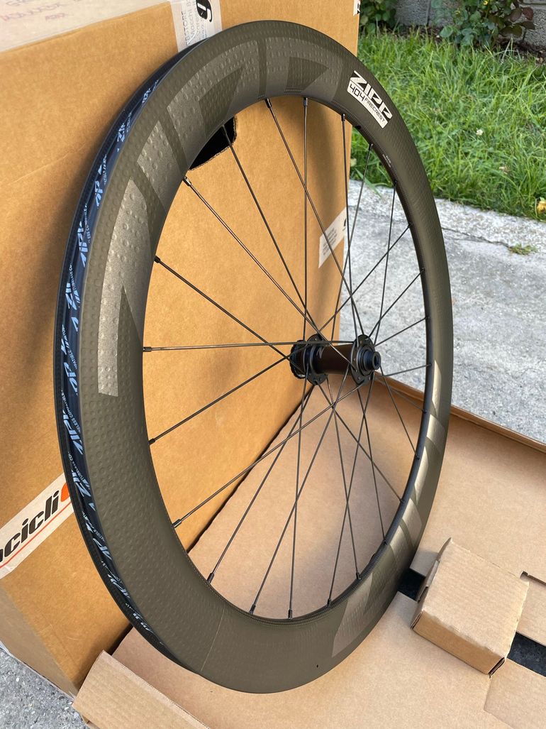 Used Zipp 404 Firecrest Tubeless Disc-brake 2025 bike — image 3 of 9