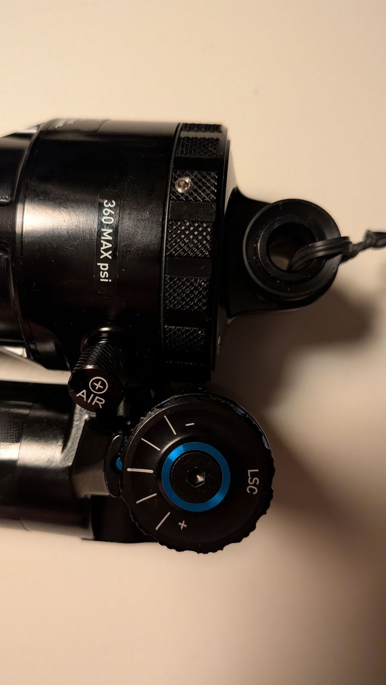 Used RockShox Super Deluxe Ultimate Damper 2023 bike — image 3 of 6