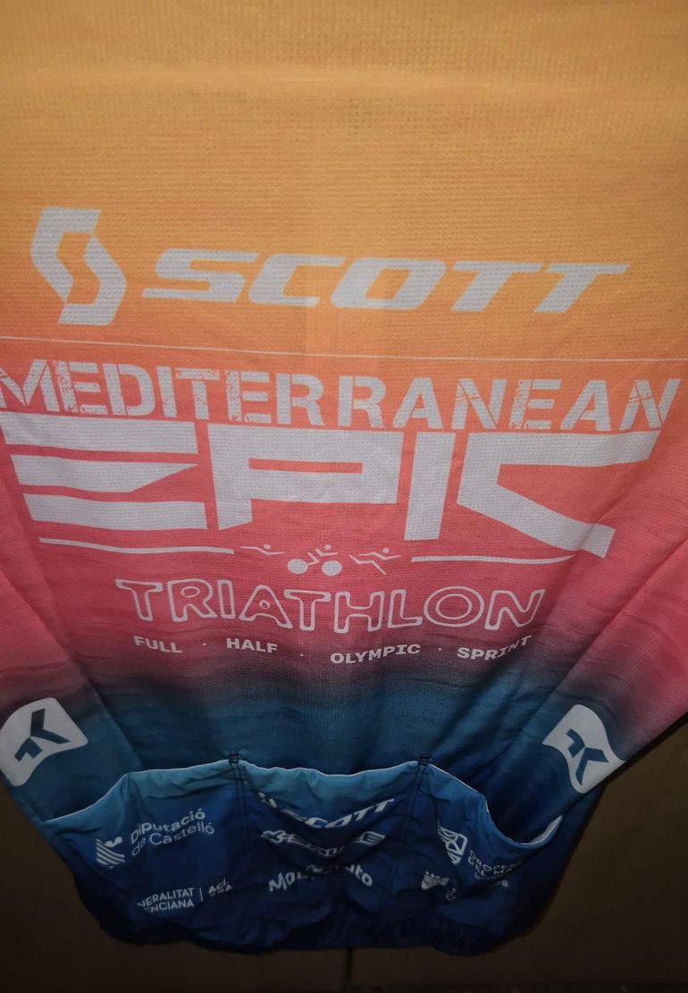 Used Gobik Cx Superlight Mediterranean Epic M Cycling Jersey bike — image 3 of 7