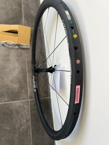 Roval CLX 32 Front Wheel 2021 bike d'occasion — image 2 sur 5