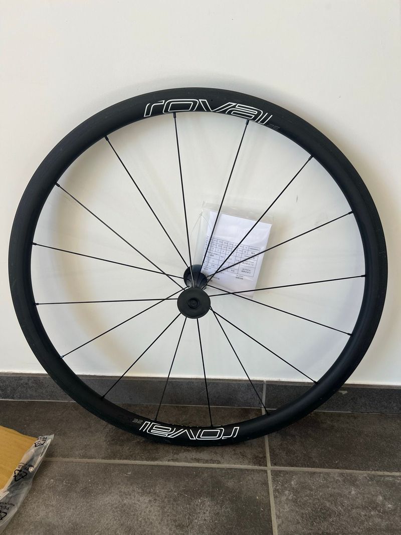 Roval CLX 32 Front Wheel 2021 bike d'occasion — image 1 sur 5